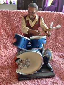Figura baterista jazzista leonardo negro sobre base de madera, 30cms - Imagen 1 de 15
