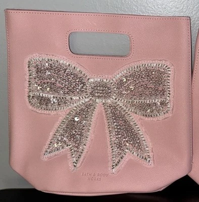 Bolso de Mano Bath and Body Works Rosa Lazo Bordado Brillo Nupcial Difícil de Encontrar Foto 1 de 2
