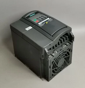 Siemens 6SE6420-2AD22-2BA1 Micromaster Inverter 2.2KW BAY 3-2 - Picture 1 of 1