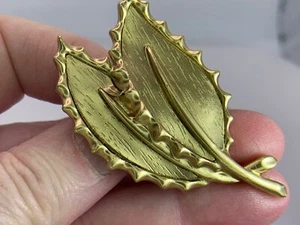 Leaves Holly SARAH COVENTRY Vintage Brooch Pin M-1685 - Picture 1 of 4