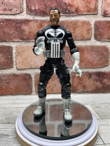 The Punisher Marvel Legends Action Figure 2003 Toy Biz War Zone 6" ToyBiz Cover
