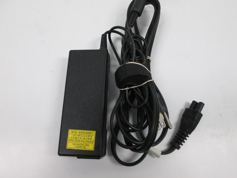 FONTE DE ALIMENTAÇÃO TOSHIBA SADP-65KB 19V 1.5A PARA LAPTOP - Imagem 1 de 4