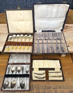 VINTAGE ANTIQUE EPNS SILVER PLATE JOB LOT FORKS & SPOONS - IN ORIGINAL CASES - Bild 1 von 18