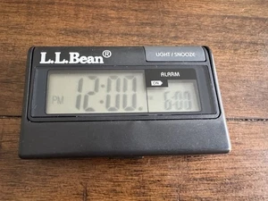 LL Bean Reisewecker Modell AS313E mit HiFlo Hintergrundbeleuchtung - Bild 1 von 4