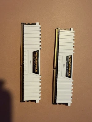 corsair vengeance lpx ddr4 ram (4x16, 2x8) 3000/3200MHz 4 black sticks 2 white. - Image 1 of 4