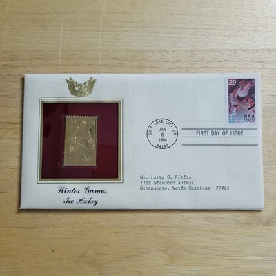 Réplica de sello de hockey sobre hielo de los Juegos de Invierno de oro de 22 quilates emisión del primer día con tarjeta Foto 1 de 4