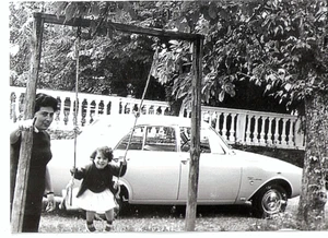 ANNI '60 FORD TAUNUS 17 M LOTTO 2 FOTO ORIGINALI AUTO cm 7,4 x 10,3 ciascuna - Picture 1 of 3