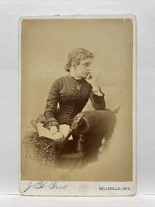 J.H. Ford Studio Belleville, Ontario Vintage Cabinet Card of Young Woman - Bild 1 von 2