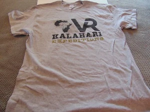 ¡NUEVO! Camiseta Kalihari VR Expeditions - Talla Grande - Gris - Gildan - Imagen 1 de 3