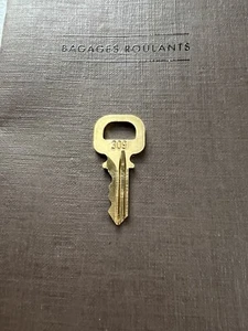 Authentic Louis Vuitton Key 309 Goldtone - Picture 1 of 9