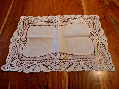 Linge ancien 1 Napperon lin blanc avec dentelle  blanche en pourtour - Photo 1/3