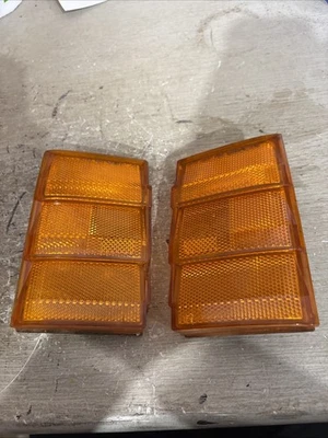 Pontiac Bonneville 1980 1981 par de luces de estacionamiento laterales izquierda derecha 5931271 5931272 Foto 1 de 4