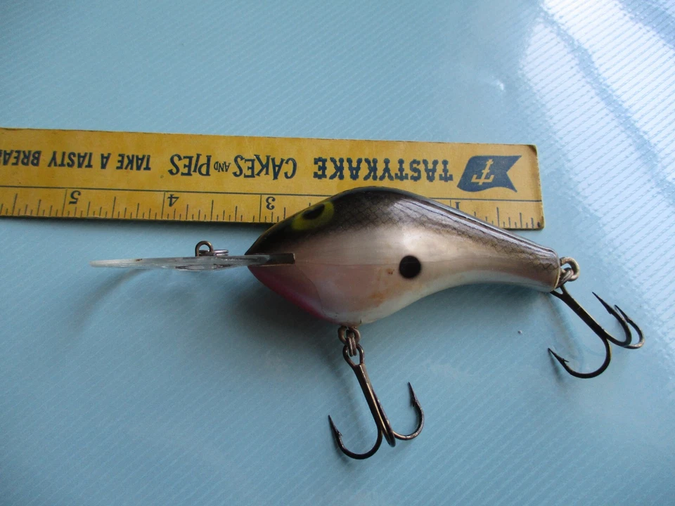 1 oz. Crankbait de madera de cedro Poe's Shad cuerpo de 3 pulgadas, súper limpio. Foto 1 de 4