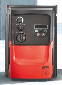 UNIDAD DE VELOCIDAD VARIABLE SEW IP66 2.2KW 415V 3 FASES MCLTEB0022-5A3-4-40 18251188 - Imagen 1 de 3