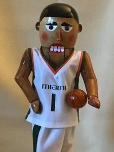 STERLING & CAMILLE MIAMI STÖCKE BASKETBALL NUSSKNACKER GEKLEIDET MIT #1 – 16" LIMI - Bild 1 von 5