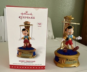 Hallmark 2015 Disney Pinocchio Andenken Ornament - Magic - 75th Anniversary - Bild 1 von 13