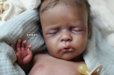 Kit Romeo Renacido Personalizado - Severine Piret - Étnico/Biracial - Hecho a pedido Foto 1 de 4