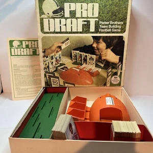 VTG PRO DRAFT Team Building Football Game COMPLETE With 50 1974-75 Topps Cards! - Picture 1 of 16