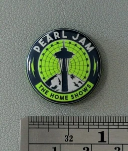 Seattle WA 2018 Pearl Jam Pin Badge Eddie Vedder - Picture 1 of 2