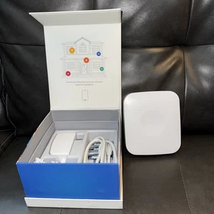 Samsung SmartThings Hub V2 UK Smart Home Hub ZigBee Z-Wave Compatible - Picture 1 of 5