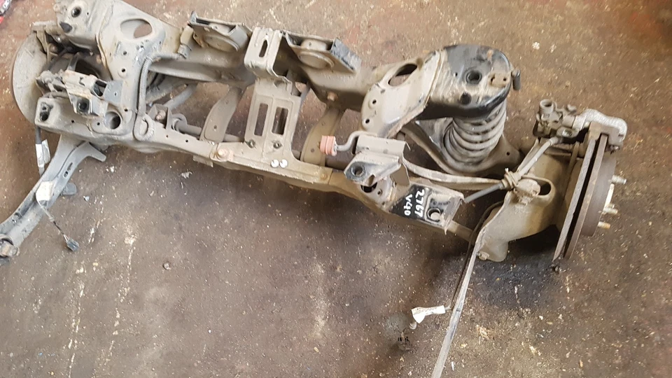 VOLVO V40 T3 CROSS COUNTRY EDITION E6 4 DOHC AXLE (REAR) 2015-2019 - Image 1 of 4