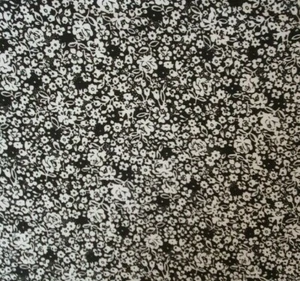 100% Viscosa Rayón Tela de Vestido Negro Ditsy Blanco Floral 140cm - Imagen 1 de 1
