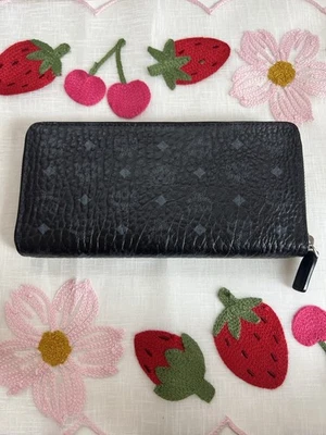 Cartera MCM Grande Visetos Cremallera Alrededor en Negro Foto 1 de 4