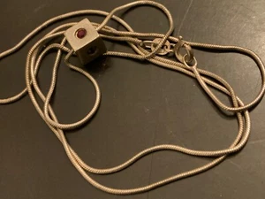 Collar Italia plata esterlina 925 cubo de cristal rojo colgante cuadrado capa hip hop - Imagen 1 de 8