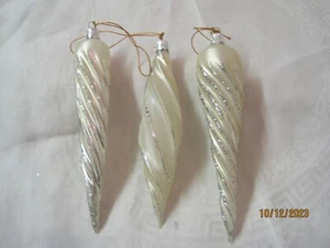 Vintage Czech 3 Glass Christmas Ornament, frosted twisted Icicles #36 - Picture 1 of 4