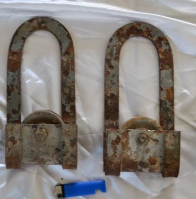 Deux grosses roues poulies anciennes de porte de grange fer à cheval Autres poss - Photo 1/4