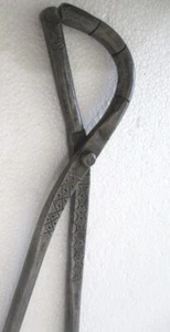 ANTIQUE OLD UNUSUAL TONG TOOL FINGUIRE AND THUMB DESIGN , HOT PROCESS - Picture 1 of 10