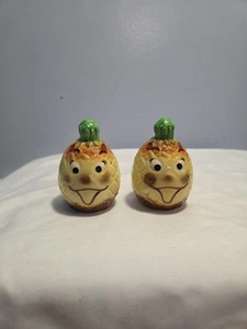 Vintage Anthropomorphic Pineapple Salt & Pepper Shakers W/ Corks Japan Whimsical - Picture 1 of 6