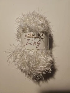 Moda Dea ZING YARN Metallic EYELASH~Pearl~1.76 oz Skein 87yd New! - Picture 1 of 4