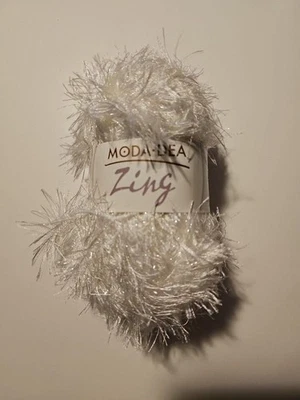 Moda Dea ZING YARN Metallic EYELASH~Pearl~1.76 oz Skein 87yd New! - Image 1 of 4