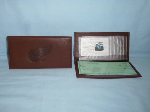 DETROIT RED WINGS    Leather Checkbook    NEW    dark brown Cover