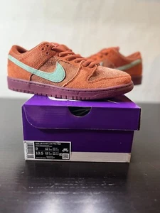 Nike SB Dunk Low Pro PRM "Mystic Red" (Uomo 9/Donna 10.5) DV5429-601 - Foto 1 di 9