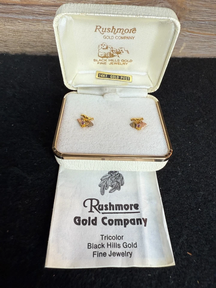 Pendientes tricolor oro 14K Black Hills - hojas en vid 1,2 gramos Foto 1 de 1