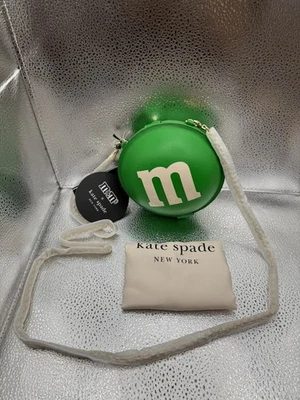 Monedero con cadena M&M's x Kate Spade New York color verde Foto 1 de 4