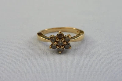 IMPRESIONANTE ANILLO QVC ORO AMARILLO 9CT CHAMPAGNE DIAMANTE DISEÑO FLOR 2.6g - TALLA L Foto 1 de 4