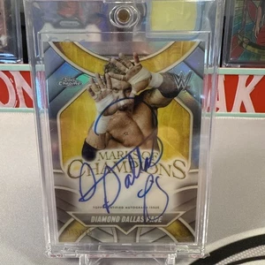 2025 Topps Cromo WWE - Marcas de Campeones Autógrafos Diamante Dallas Página... - Imagen 1 de 2