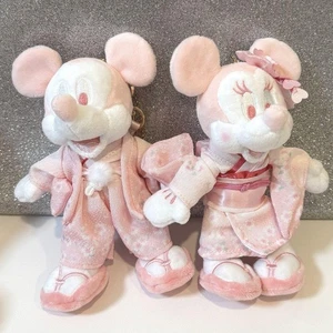 Japón Tokio Disney Store Mickey Mouse Peluche Llavero Kimono Sakura Rosa 2025 - Imagen 1 de 12