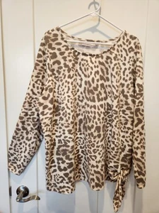 BELLE by KIM GRAVEL Women’s Tunic Blouse Size 2X Colorful Animal Print V Neck - Picture 1 of 8