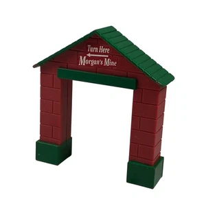THOMAS & FRIENDS GREAT WATERTON TRACK PACK REPLACEMENT WELCOME COVERED ENTRANCE - Picture 1 of 2