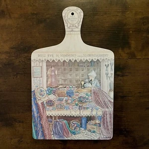 Tabla de cortar melamina Wilscombe de colección costurera Inglaterra Miss Eve - Imagen 1 de 5
