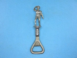 Vintage / Antik??Metall Flaschenöffner mit Figur des Ersten Weltkriegs Soldat Saluting - Bild 1 von 15