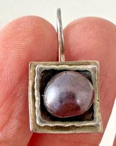 Silpada W1194 Sterling Silver Hammered Iridescent Dark Grey Pearl ONE Earring - Picture 1 of 11