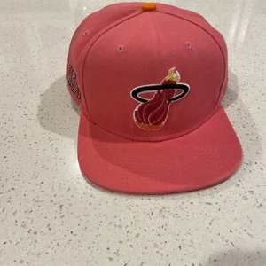 Miami Heat Mitchell & Ness Team Logo Pink Fitted Size 8 NBA Hat - Picture 1 of 6