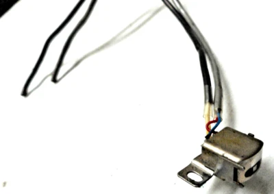 GRABADORA DE CASETE PORTÁTIL FM/AM HITACHI TRK-1211H - CABEZAL DE GRABACIÓN/REPRODUCCIÓN Foto 1 de 3