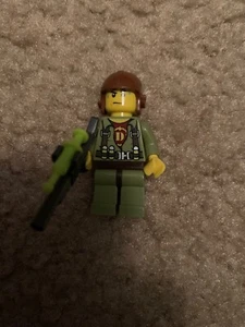 LEGO Dino Helicopter Pilot Minifigure from 5886 T-Rex Hunter Set - Picture 1 of 2