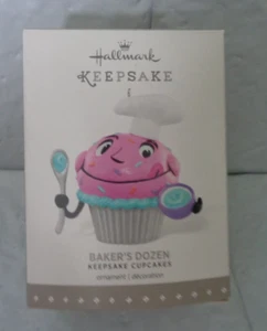 2016 Hallmark - Baker's Dozen Ornament - 13th in Cupcake Series - Imagen 1 de 1